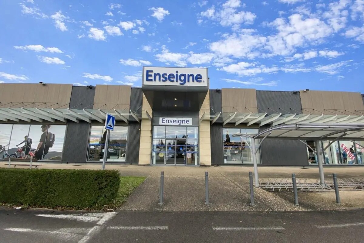 Local commercial dans Sens à louer Photo de l’immeuble– Image 1 sur 2