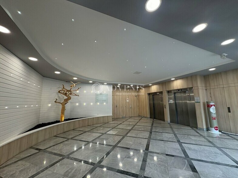 3236 Avenue De L'Europe, Vélizy-Villacoublay à louer - Hall d’entrée – Image 3 sur 6
