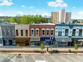 728-734 W Main St, Lake Geneva, WI à louer Photo de l’immeuble– Image 1 sur 4