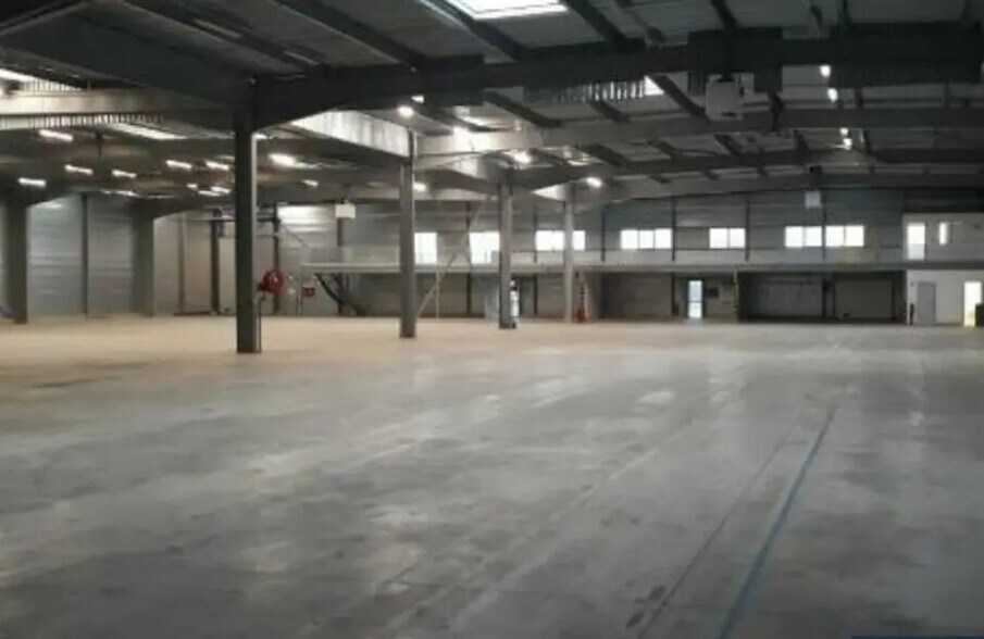 Local d’activités dans Étupes à louer - Photo de l’immeuble – Image 3 sur 4