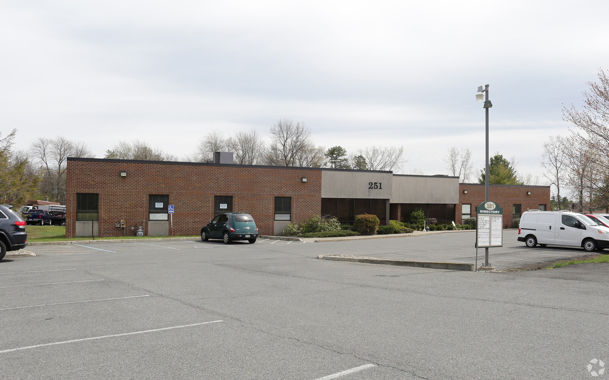251 New Karner Rd, Colonie, NY à vendre Photo principale– Image 1 sur 7