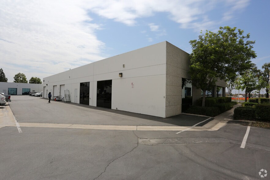 9480 Utica Ave, Rancho Cucamonga, CA à louer - Photo de l’immeuble – Image 2 sur 4