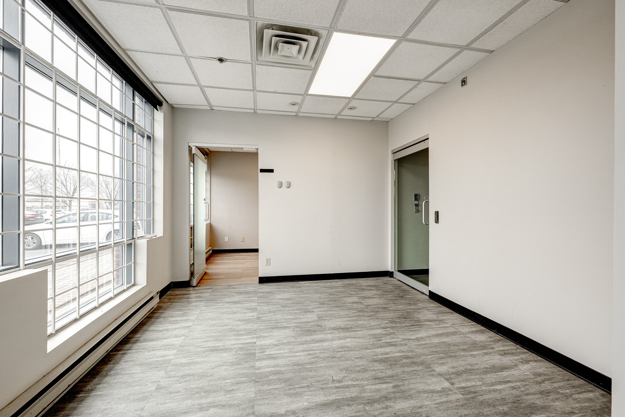 25 Rue de Lauzon, Boucherville, QC à louer Photo intérieure– Image 1 sur 8