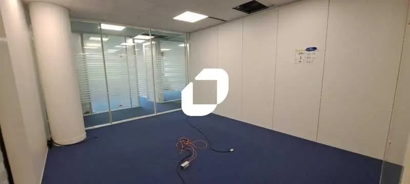 Bureau dans Montreuil à louer - Photo de l’immeuble – Image 3 sur 6
