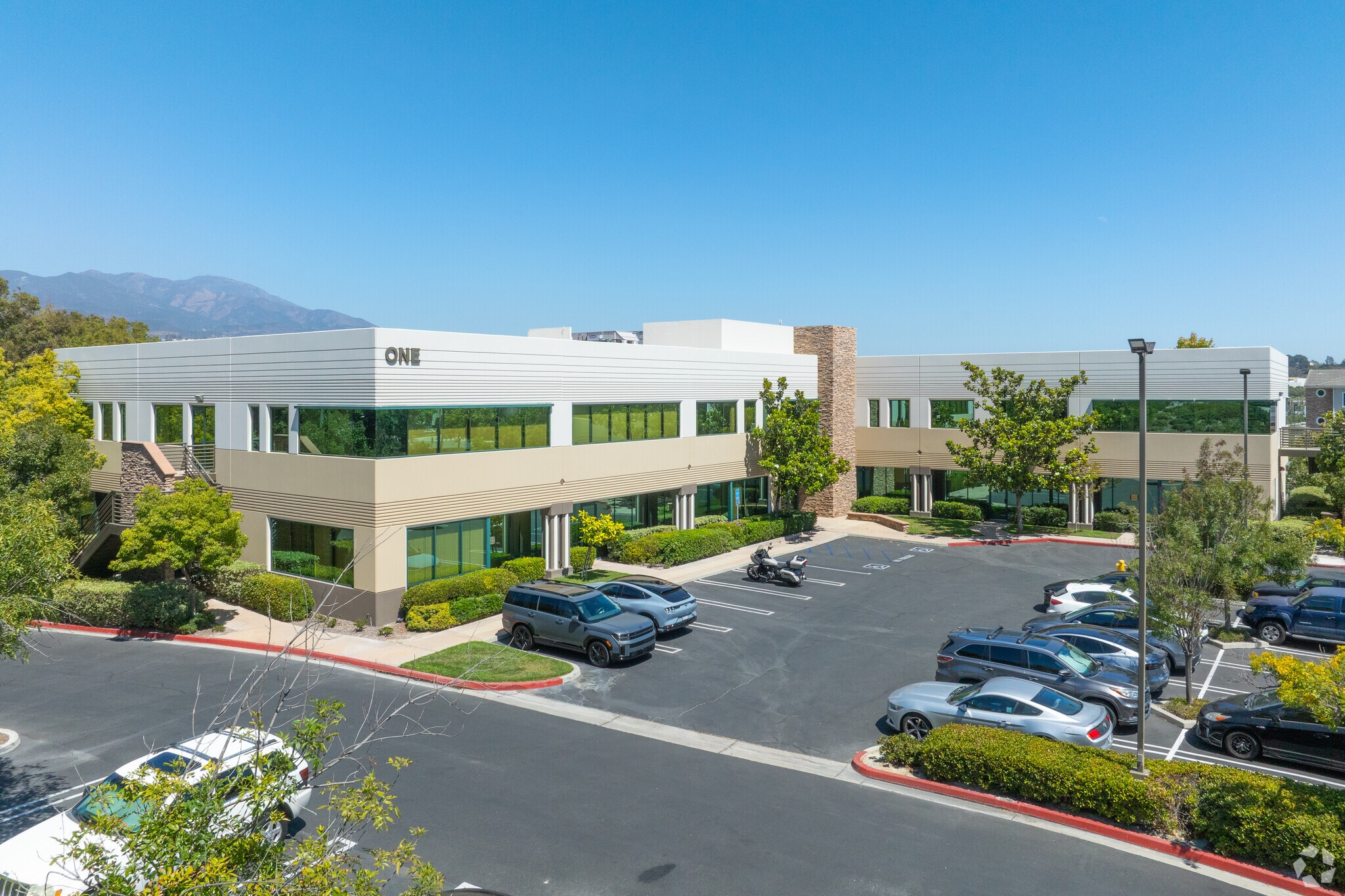 1 Orchard Rd, Lake Forest, CA à louer Photo principale– Image 1 sur 7