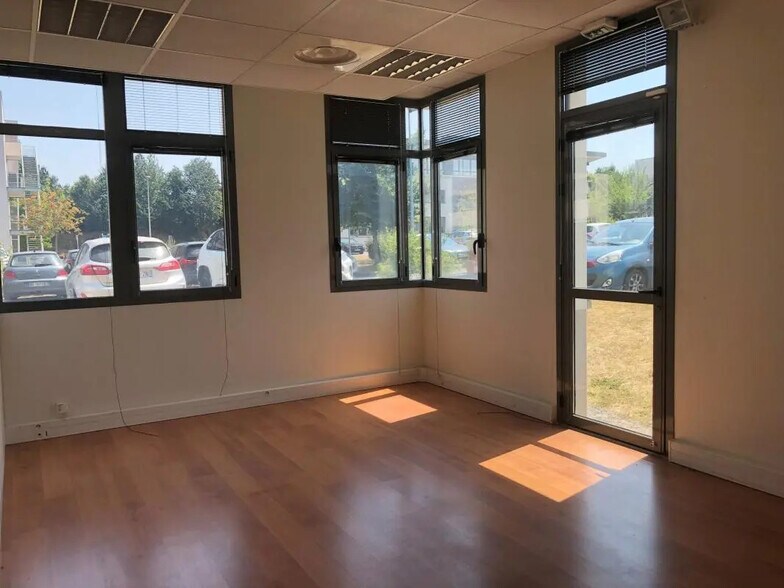 Bureau dans Saint-Grégoire à vendre - Photo intérieure – Image 3 sur 5