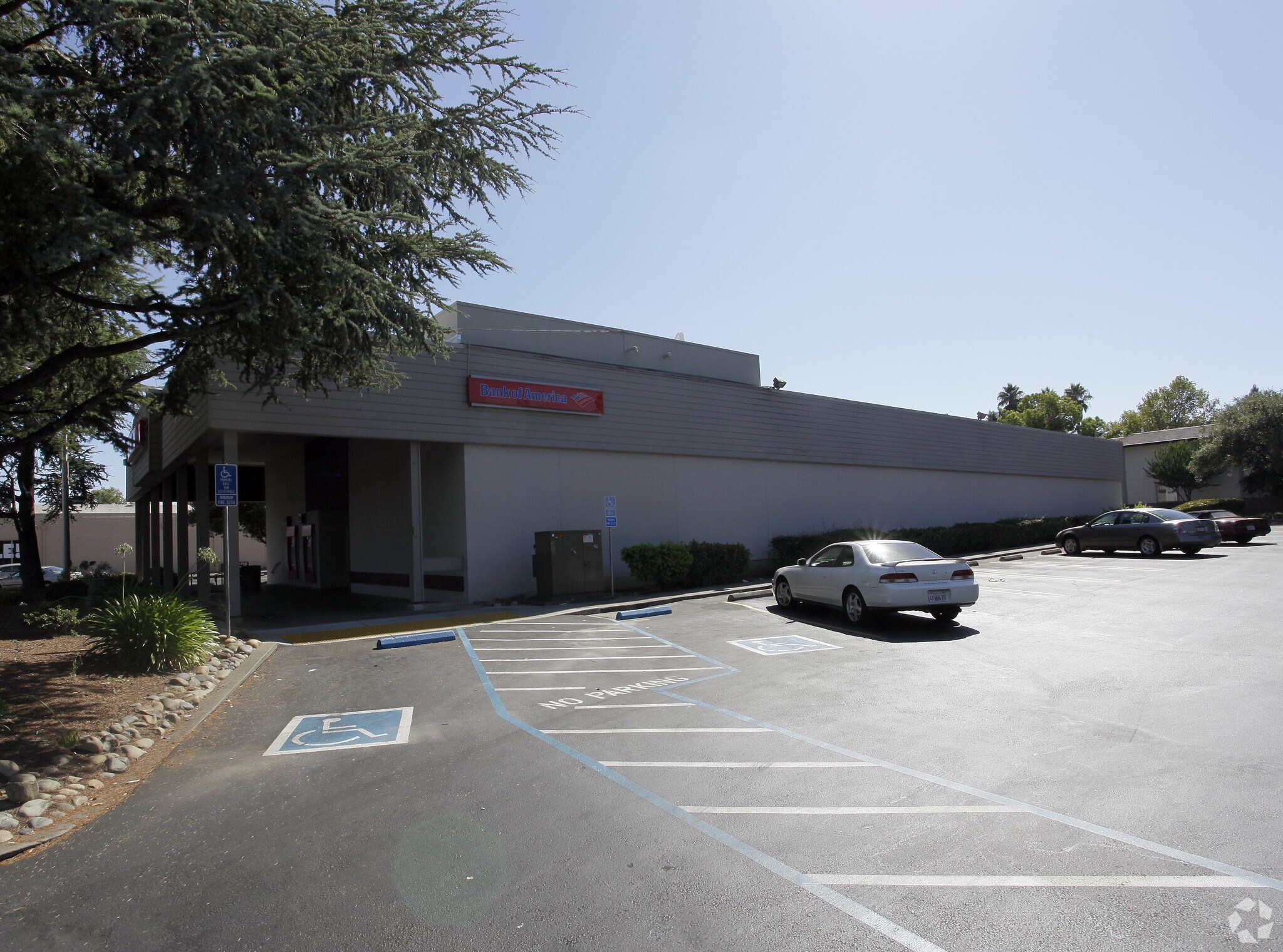 6705 Fair Oaks Blvd, Carmichael, CA à louer Photo principale– Image 1 sur 9