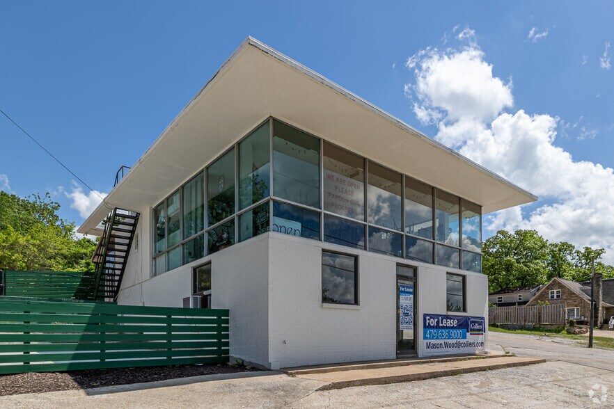 1150 N College Ave, Fayetteville, AR à vendre - Photo de l’immeuble – Image 2 sur 7