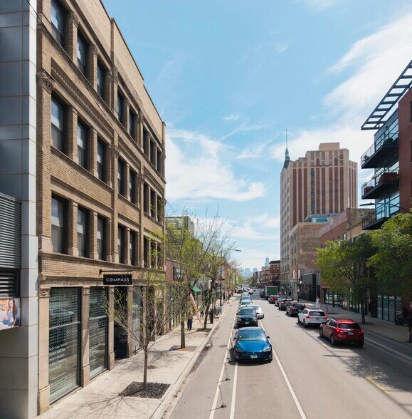 1643 N Milwaukee Ave, Chicago, IL à vendre - Photo de l’immeuble – Image 2 sur 5