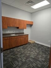3687 Tampa Rd, Oldsmar, FL à louer Photo intérieure– Image 2 sur 18