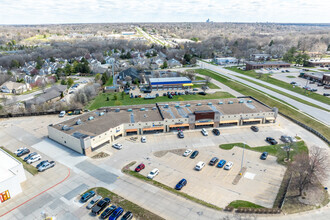 8401-8475 Hickman Rd, Urbandale, IA - VUE AÉRIENNE  vue de carte - Image1