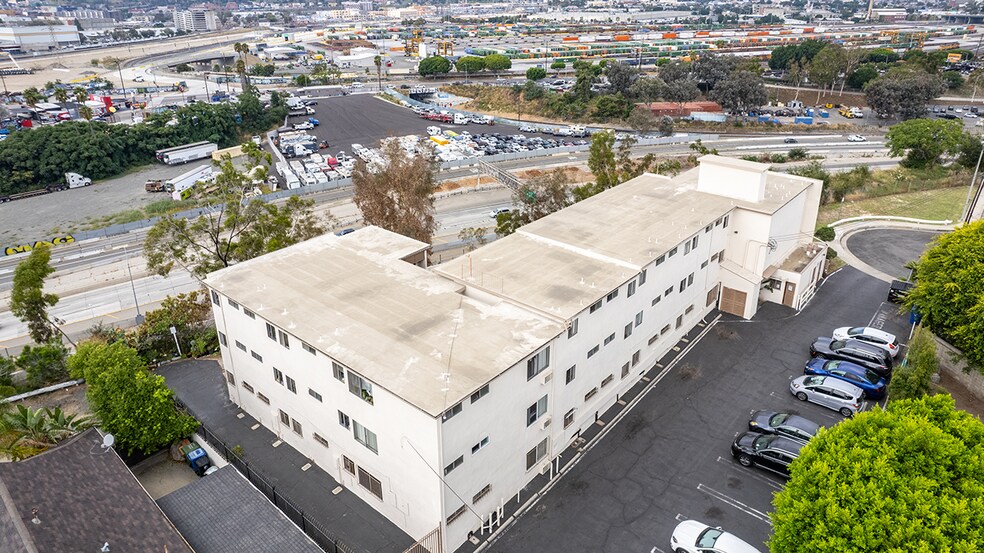 571 Fairview Ave, Los Angeles, CA à vendre - Photo de l’immeuble – Image 3 sur 38