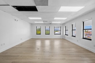 4200 NW 16th St, Lauderhill, FL à louer Photo intérieure– Image 1 sur 1