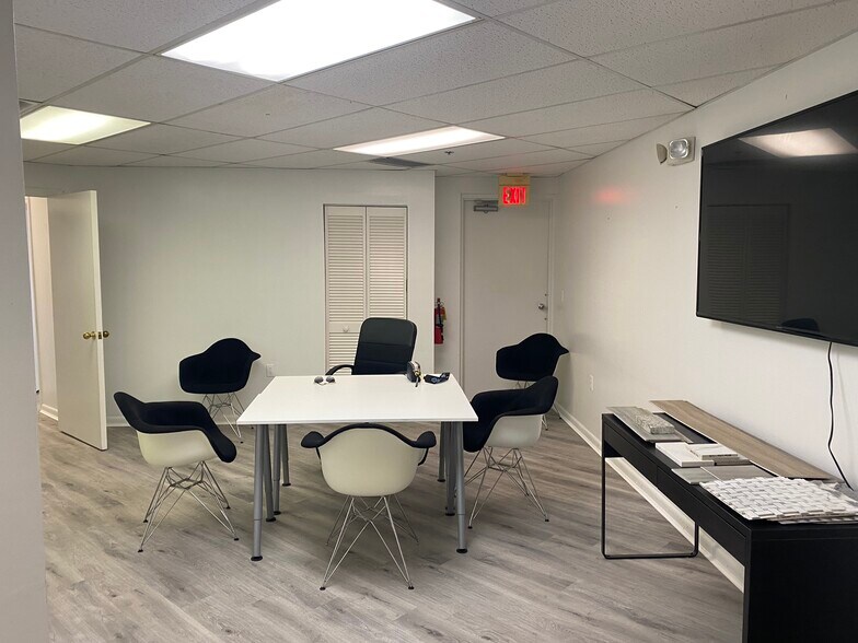 1500 Colonial Blvd, Fort Myers, FL à louer - Photo intérieure – Image 3 sur 19
