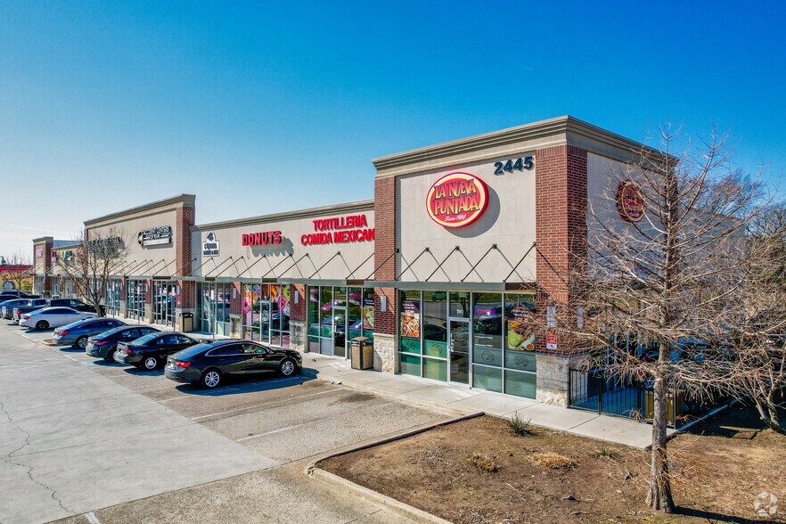 2445 S Buckner Blvd, Dallas, TX à louer - Photo de l’immeuble – Image 2 sur 4