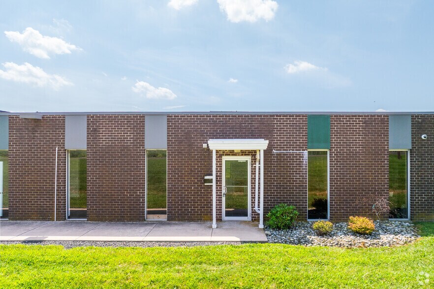 2385 John Fries Hwy, Quakertown, PA à louer - Photo de l’immeuble – Image 3 sur 6