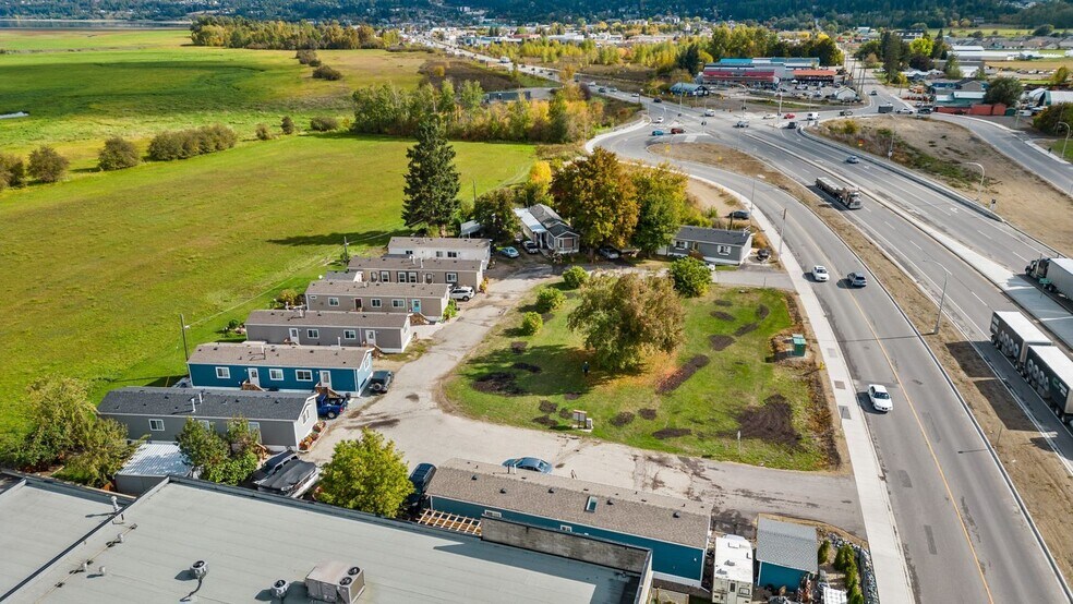 2261 19 Av NE, Salmon Arm, BC à vendre - Photo de l’immeuble – Image 2 sur 6