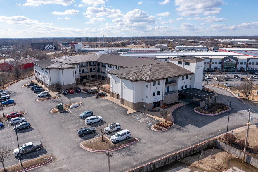 1120 S Walton Blvd, Bentonville, AR à louer - Photo de l’immeuble – Image 2 sur 8