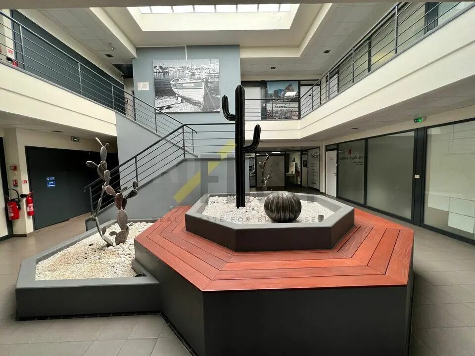 Bureau dans Antibes à louer Hall d’entrée– Image 1 sur 7