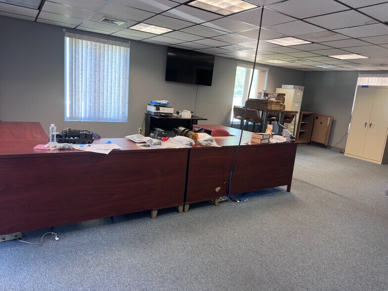 166 Worcester Rd, Charlton, MA à louer - Photo intérieure – Image 3 sur 20