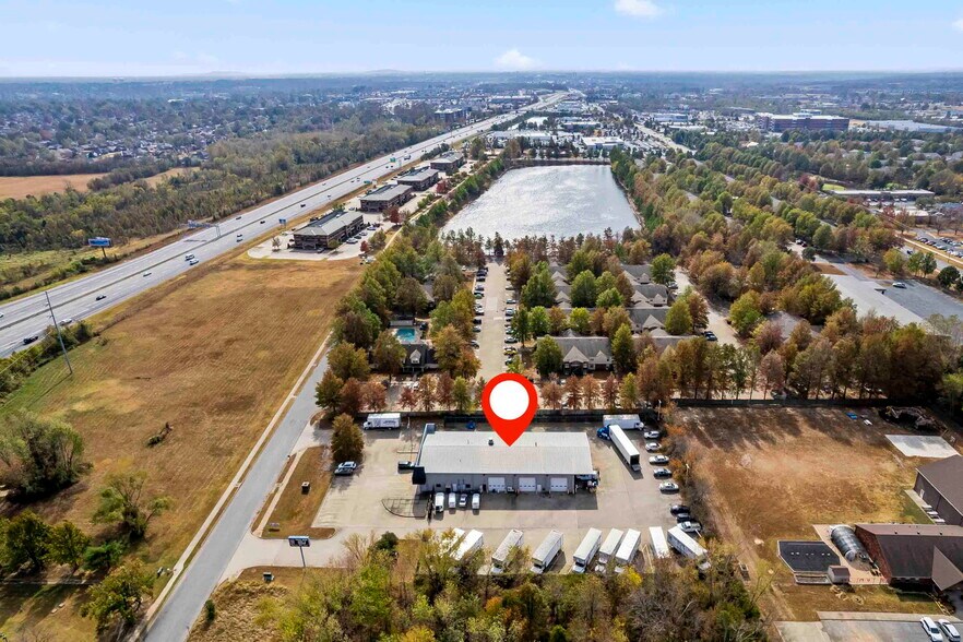 1500 Phyllis St, Bentonville, AR à vendre - Photo de l’immeuble – Image 2 sur 29