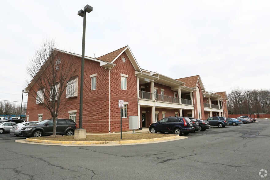 3985 Prince William Pky, Woodbridge, VA à louer - Photo de l’immeuble – Image 3 sur 10
