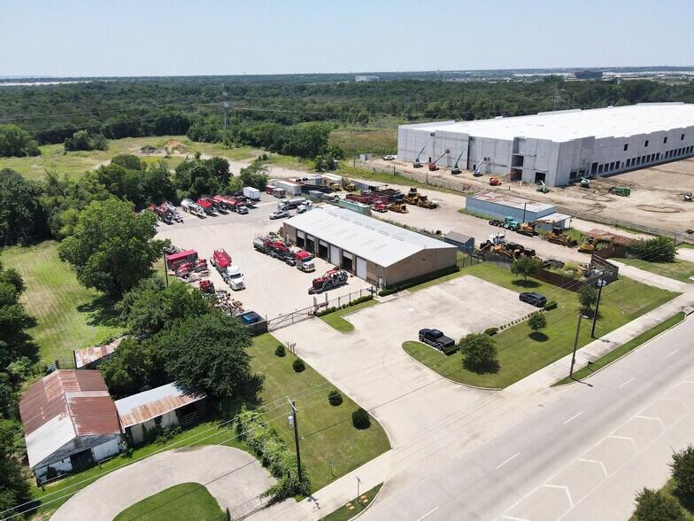 2535 W Hunter Ferrell Rd, Grand Prairie, TX à vendre - Photo de l’immeuble – Image 2 sur 10