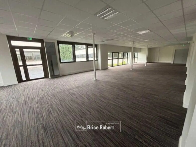 Bureau dans Limonest à louer - Photo de l’immeuble – Image 3 sur 16