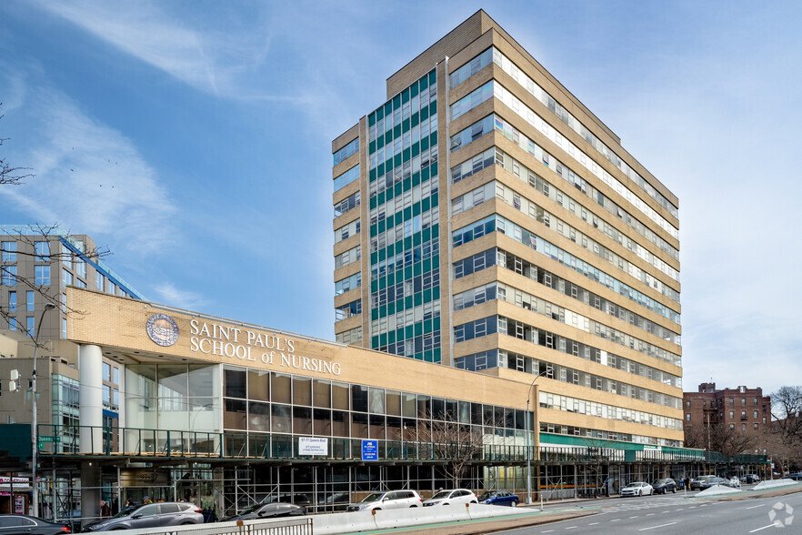 97-77 Queens Blvd, Rego Park, NY à louer - Photo de l’immeuble – Image 2 sur 13