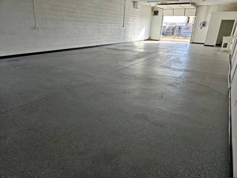 2064 Plaza Dr, Bullhead City, AZ à louer - Photo de l’immeuble – Image 2 sur 17