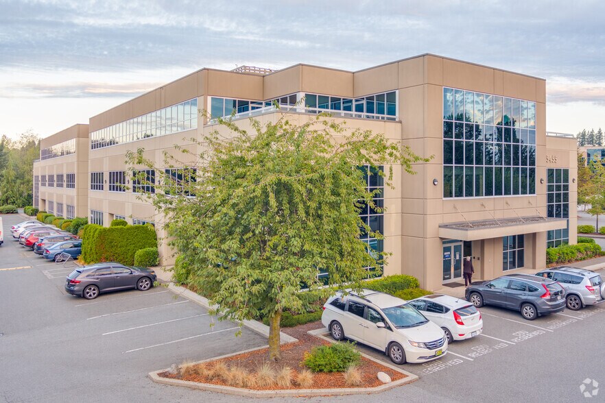 5455-5477 152 St, Surrey, BC à louer - Photo de l’immeuble – Image 1 sur 25