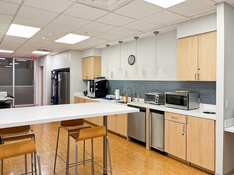150 Motor Pkwy, Hauppauge, NY à louer - Photo intérieure – Image 2 sur 15