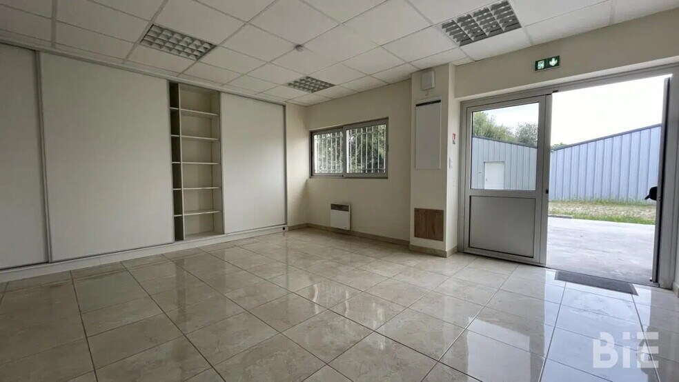 Bureau dans Saucats à louer - Photo de l’immeuble – Image 3 sur 4