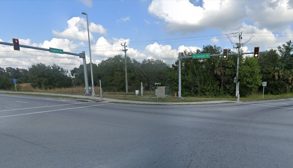 2706 N Tamiami Trl, North Fort Myers, FL à vendre - Photo de l’immeuble – Image 3 sur 10