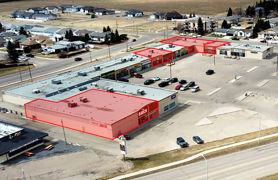 5341 50 Ave, Vegreville, AB à louer - Photo de l’immeuble – Image 2 sur 17