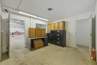 801 W Grant Hwy, Marengo, IL à louer Photo intérieure– Image 2 sur 2