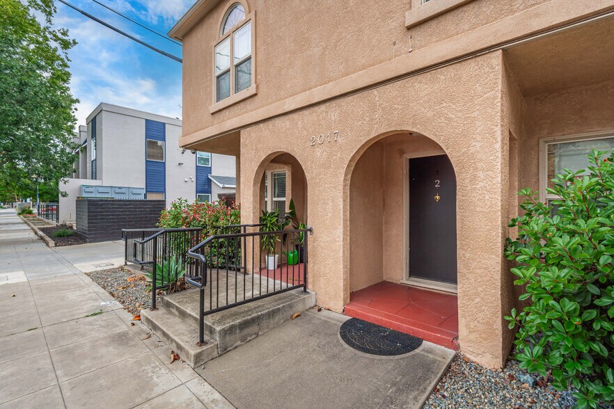2017 30th St, Sacramento, CA à vendre - Photo de l’immeuble – Image 3 sur 22