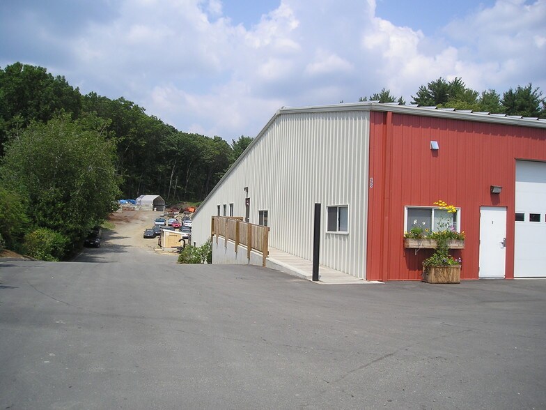 469 River Rd, Hudson, MA à louer - Photo de l’immeuble – Image 2 sur 9