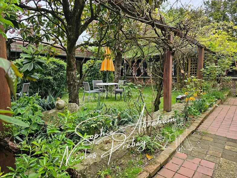 Local d'activités dans NEUVILLE SAINT DENIS à vendre - Photo de l’immeuble – Image 2 sur 10