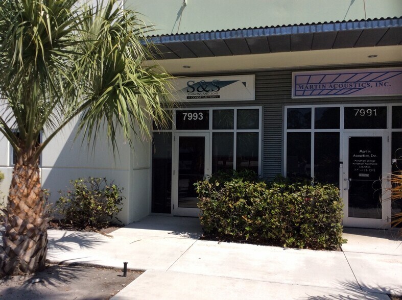 7983-7997 SW Jack James Dr, Stuart, FL à vendre - Photo de l’immeuble – Image 3 sur 12