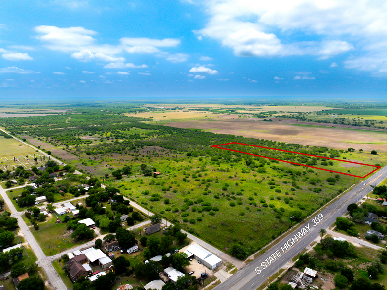 999 S State Highway 359, Mathis, TX à vendre - Photo de l’immeuble – Image 3 sur 5