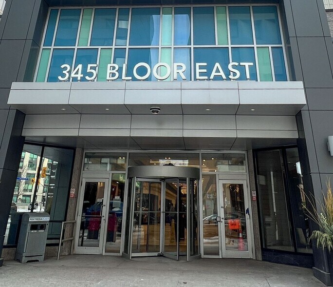345 Bloor St E, Toronto, ON à louer - Photo de l’immeuble – Image 2 sur 11