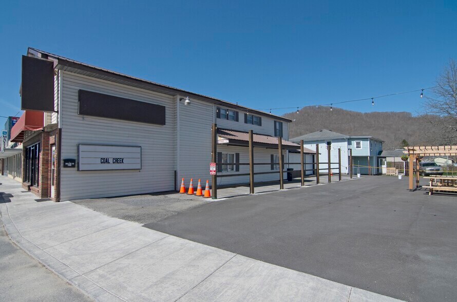449 Main St, Rainelle, WV à vendre - Photo de l’immeuble – Image 2 sur 67