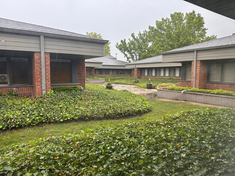 4320 44th St SW, Grandville, MI à louer - Photo de l’immeuble – Image 3 sur 5