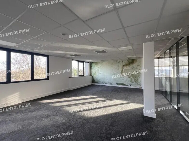 Bureau dans Rennes à louer - Photo de l’immeuble – Image 1 sur 17