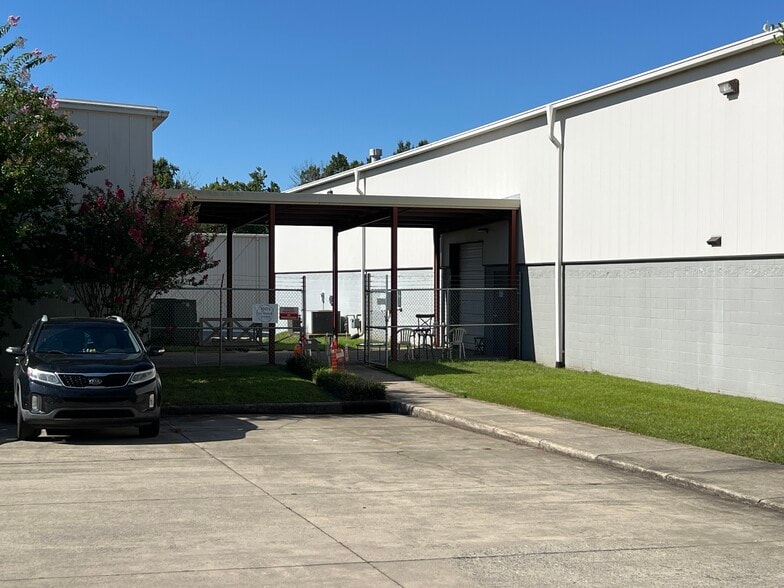 7609 Canoe Rd, Greensboro, NC à vendre - Photo de l’immeuble – Image 3 sur 8