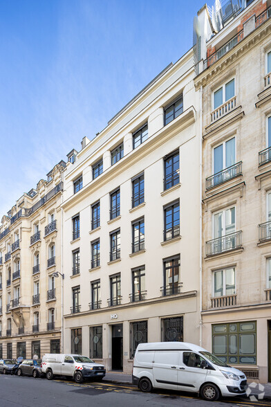 18 Rue Pasquier, Paris à louer - Photo de l’immeuble – Image 2 sur 5