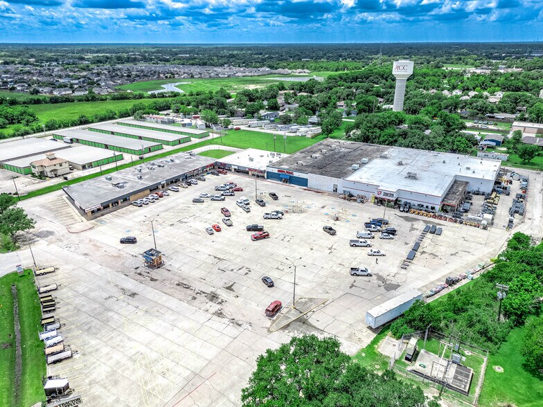 1200-1232 FM 1462 Rd, Alvin, TX à louer - Photo de l’immeuble – Image 2 sur 11