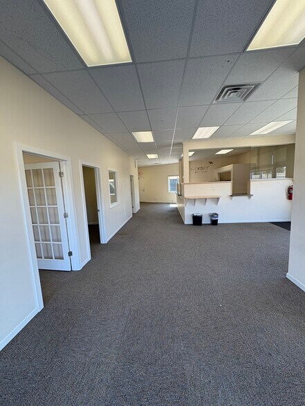 4440 N Prospect Ave, Peoria Heights, IL à louer - Photo de l’immeuble – Image 3 sur 6