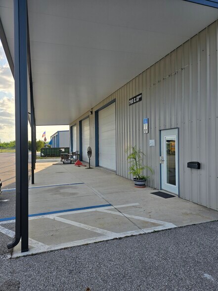750 Cowboy Way, LaBelle, FL à louer - Photo de l’immeuble – Image 2 sur 5